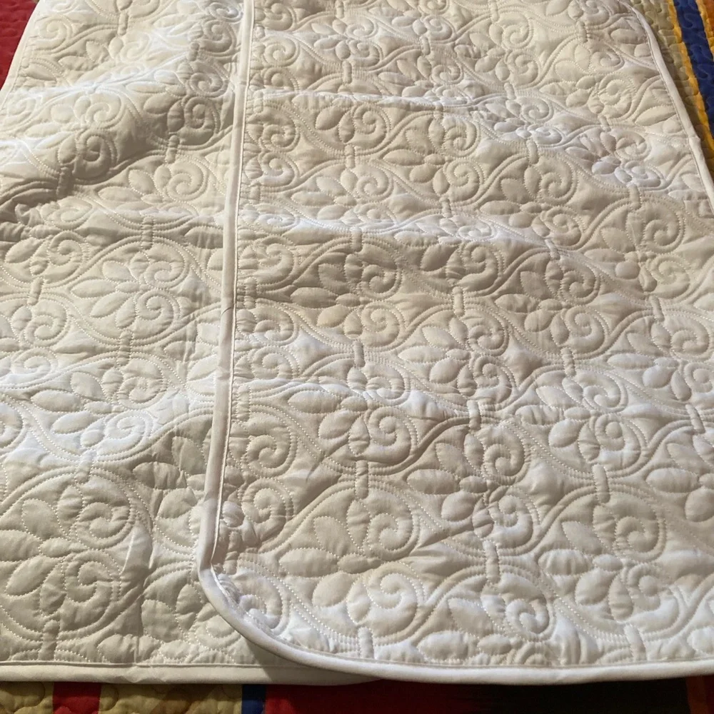 Elegant Ivory Quilted Bedding